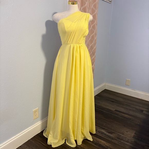 Dresses & Skirts - Elegant Yellow One-Shoulder Dress